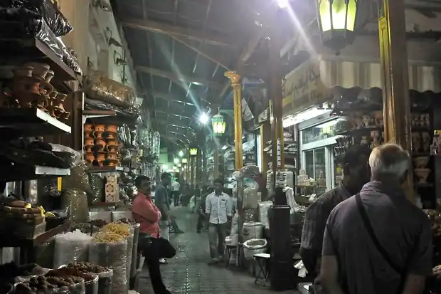 दुबई क्रीक के किनारे देइरा का प्रसिद्ध मसाला बाजार (Spice Souk)